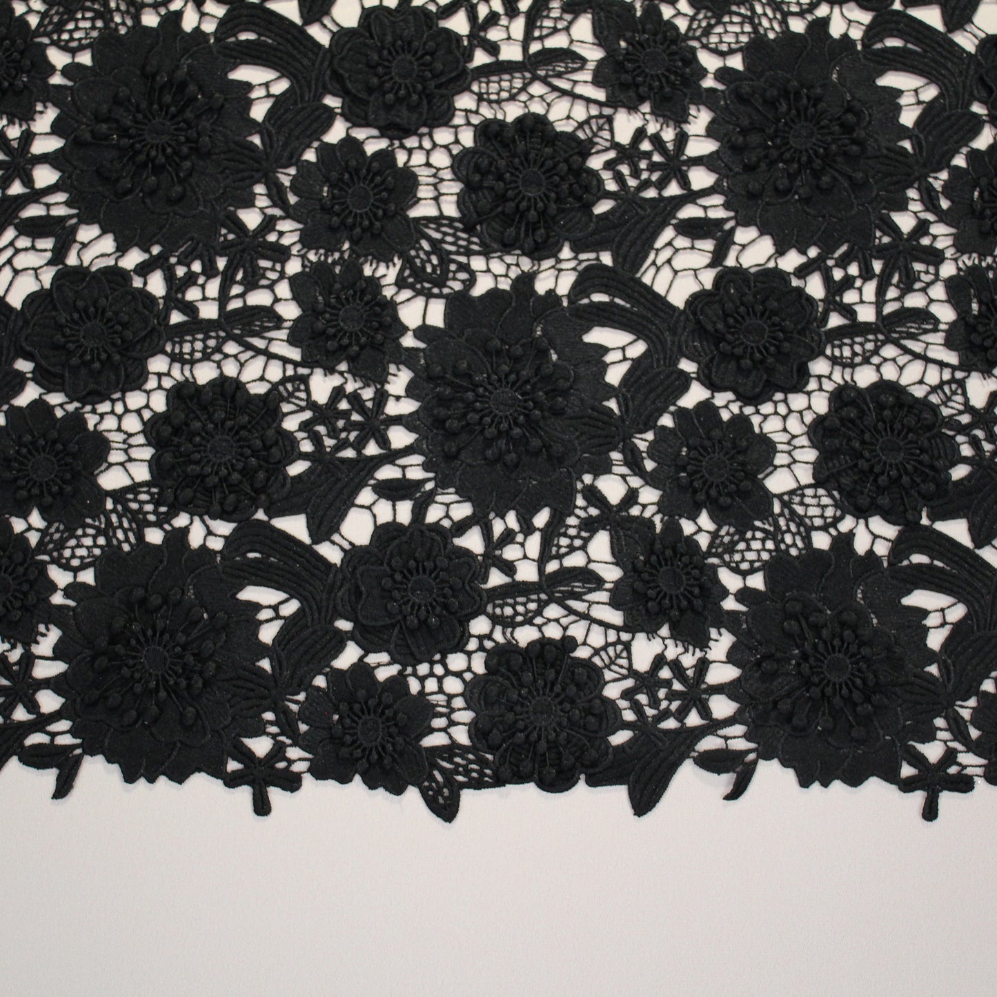 Macramé Lace with Raised Floral Motifs