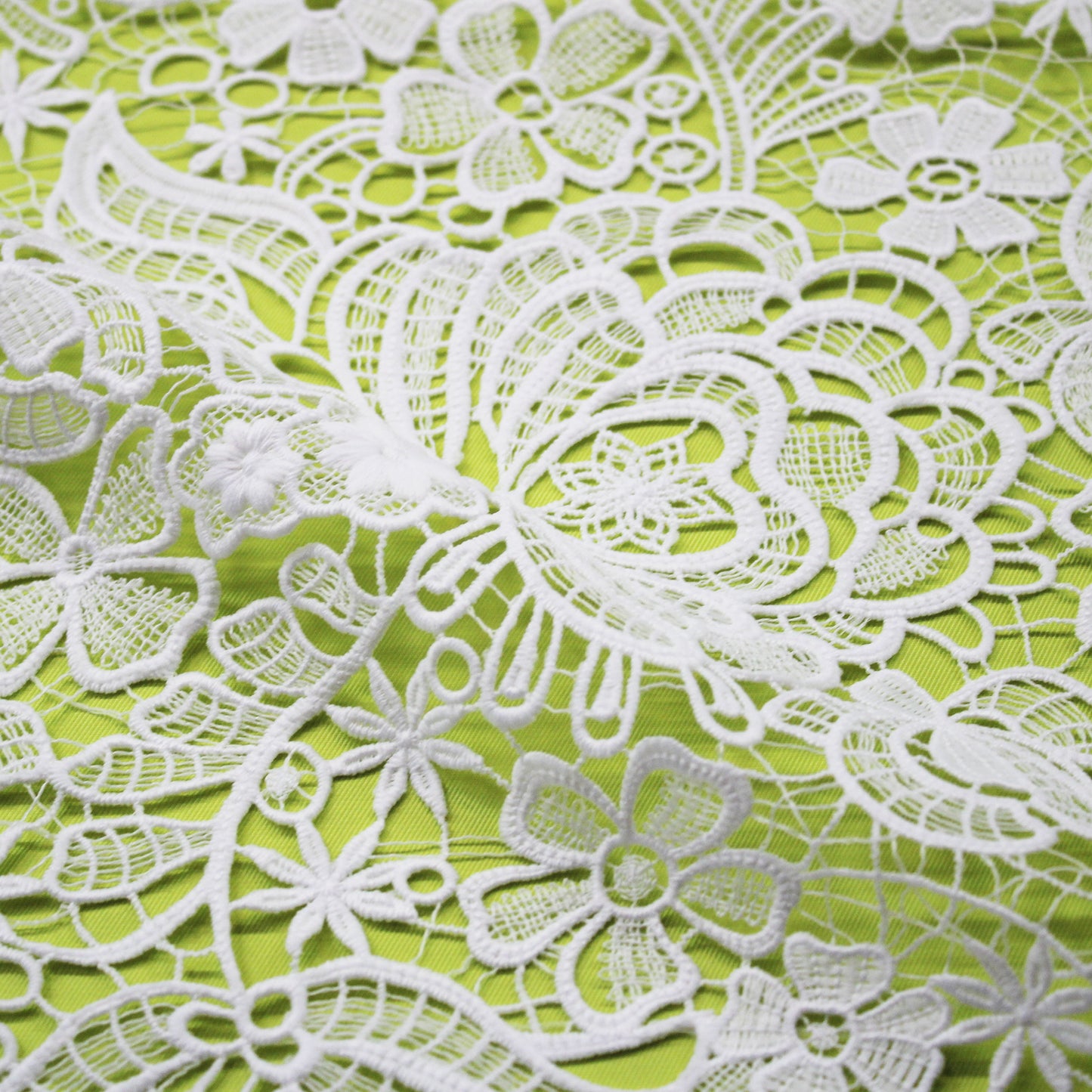 Pizzo Macramè a Motivo Floreale