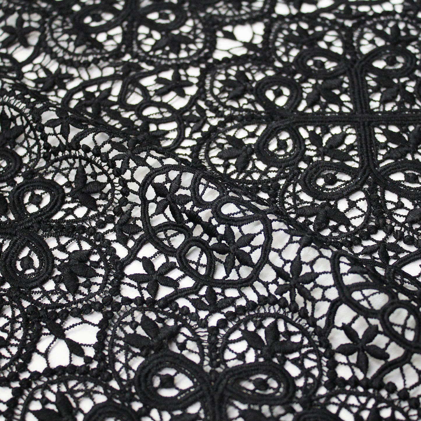 Pizzo Macramè con Motivo a Rosoni