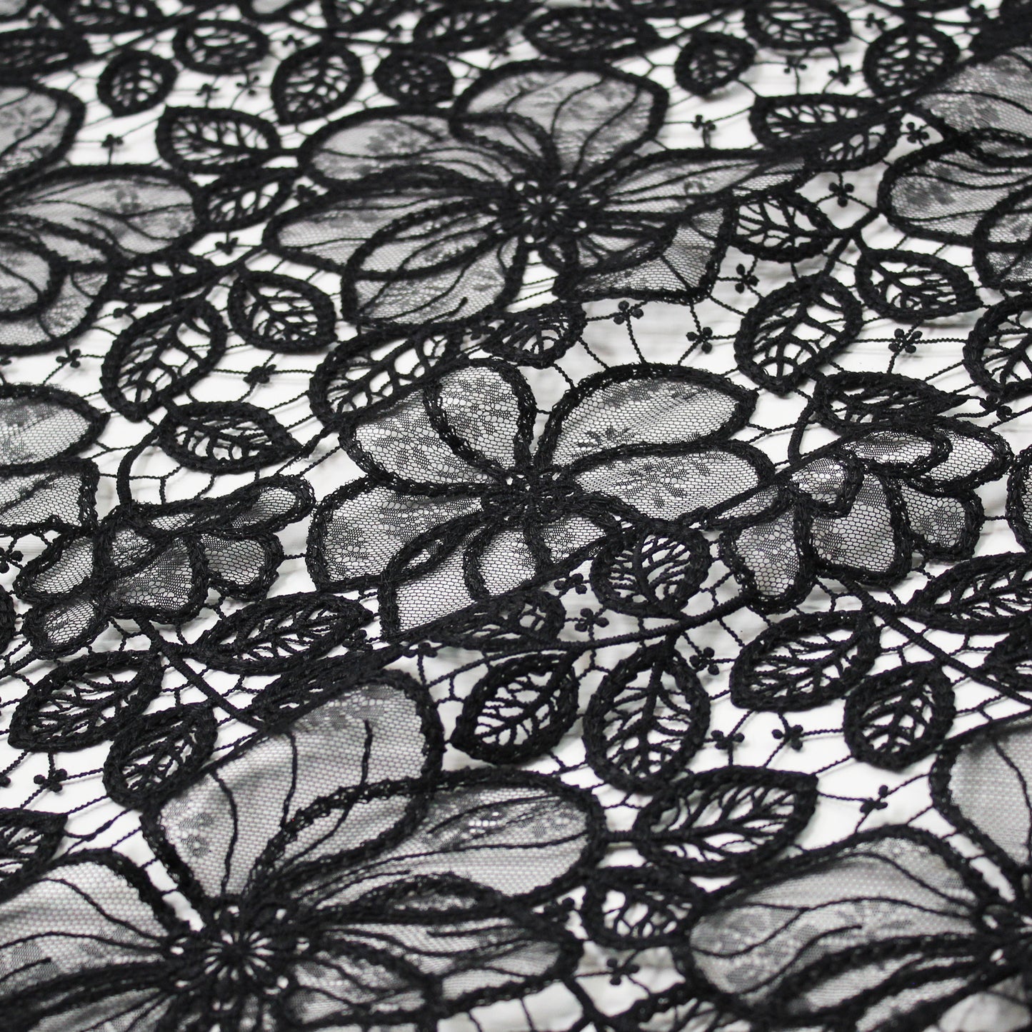 Pizzo Macramè con Petali di Fiori in Pizzo Chantilly