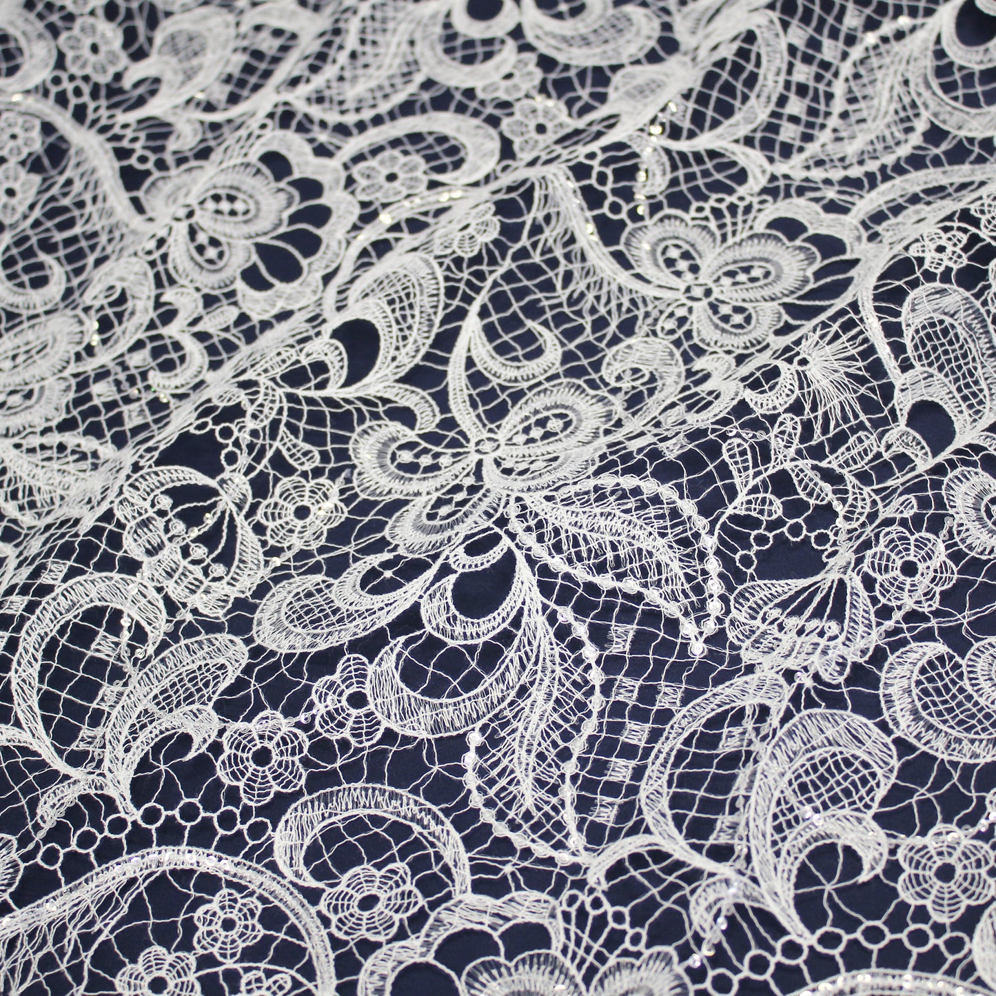 Pizzo Ricamato con Fiori e Paillettes