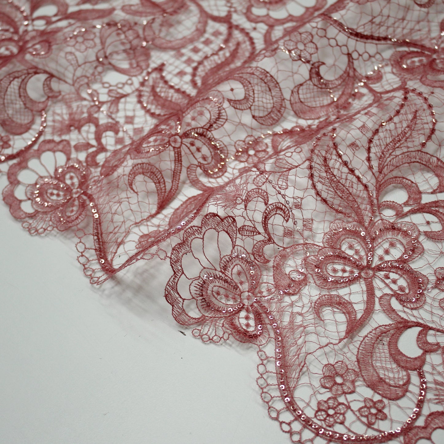 Pizzo Ricamato con Fiori e Paillettes