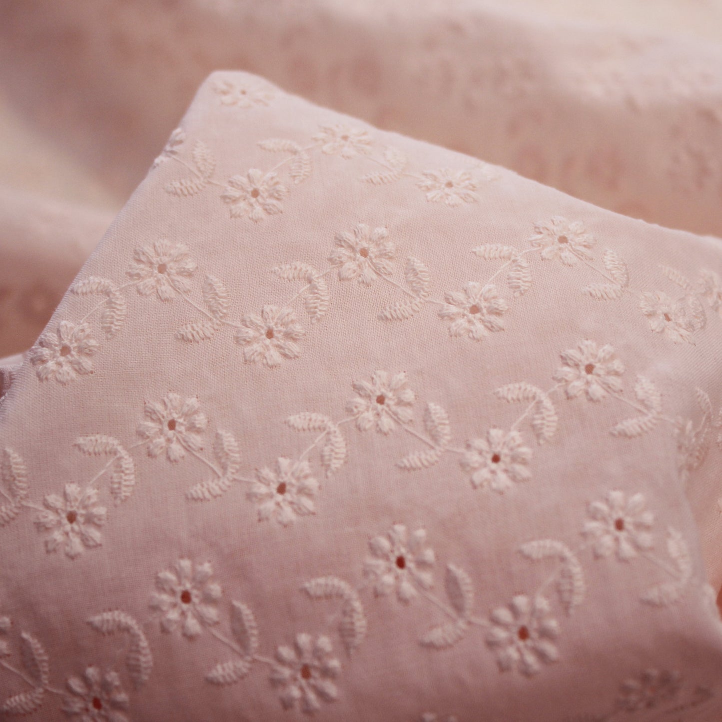 Sangallo Lace with Small Flowers