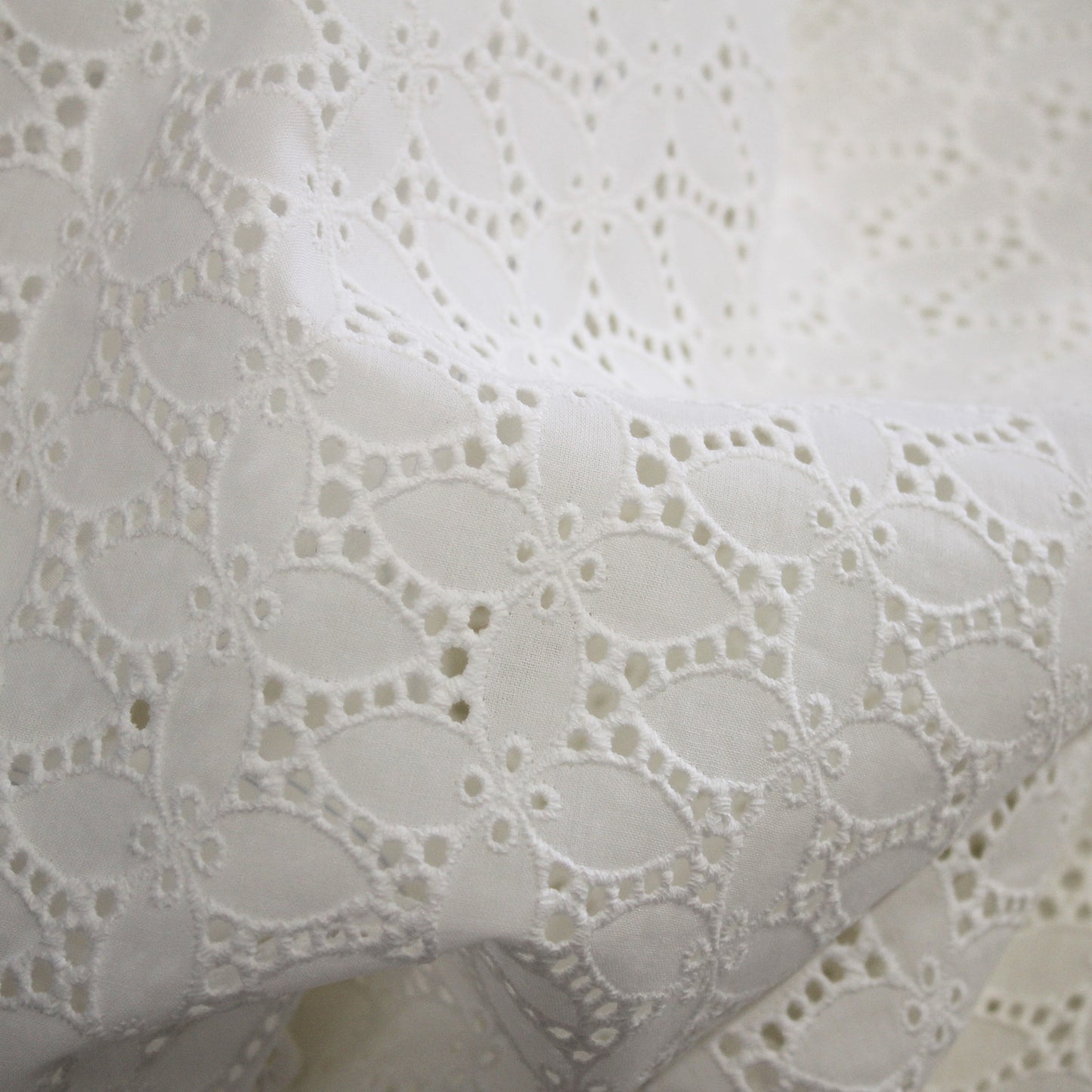 Sangallo Lace with Flowers and Four-Leaf Clovers
