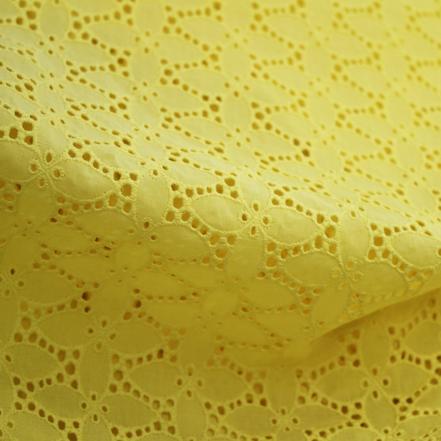 Sangallo Lace with Flowers and Four-Leaf Clovers