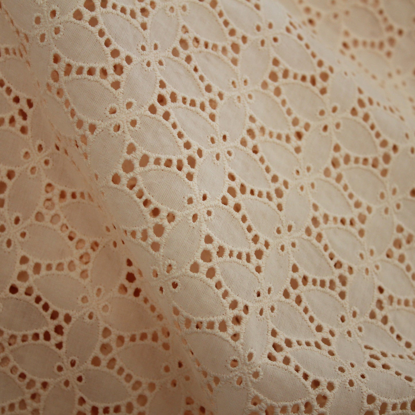 Sangallo Lace with Flowers and Four-Leaf Clovers