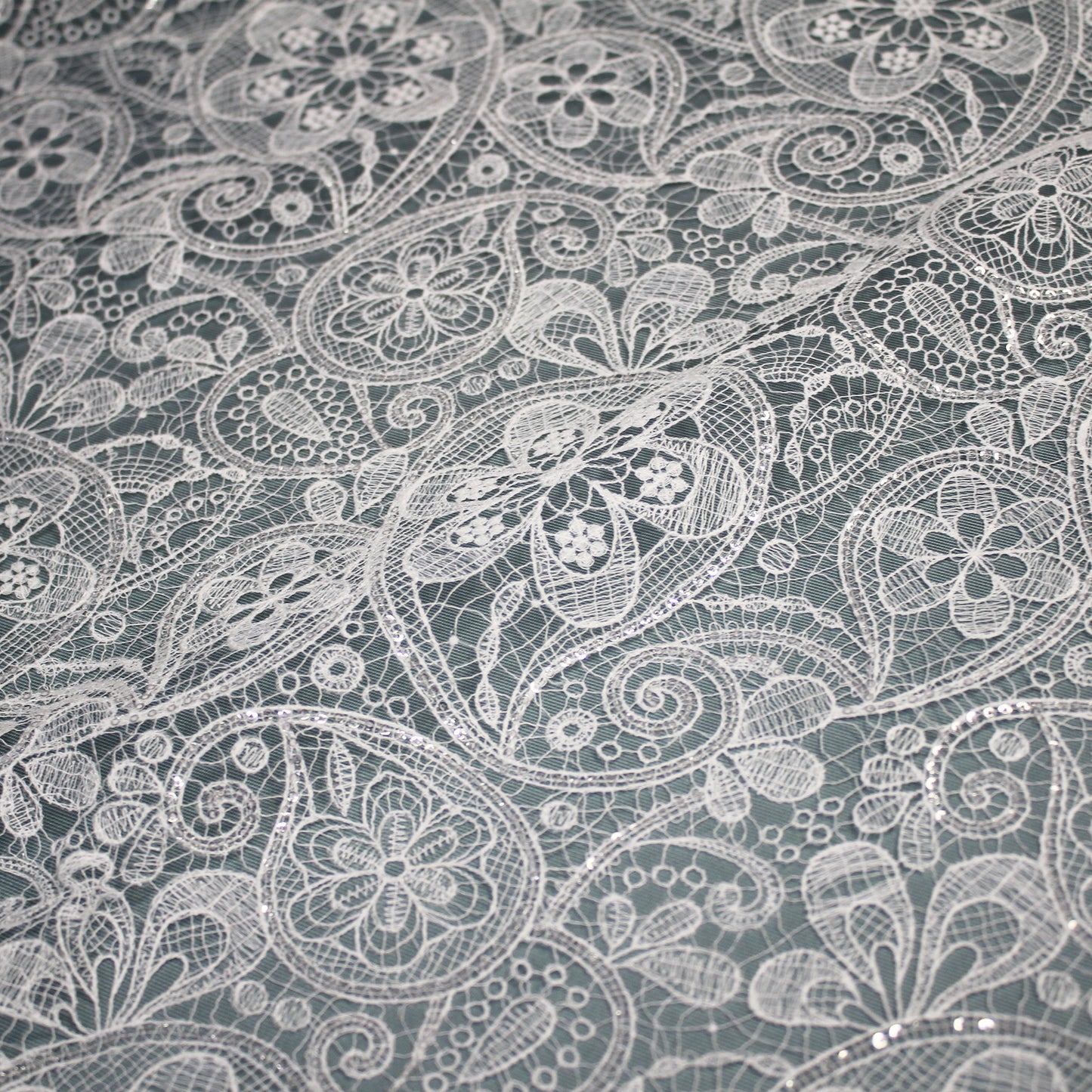Rete Doppio Bordo Effetto Pizzo Ricamata con Paisley e Paillettes
