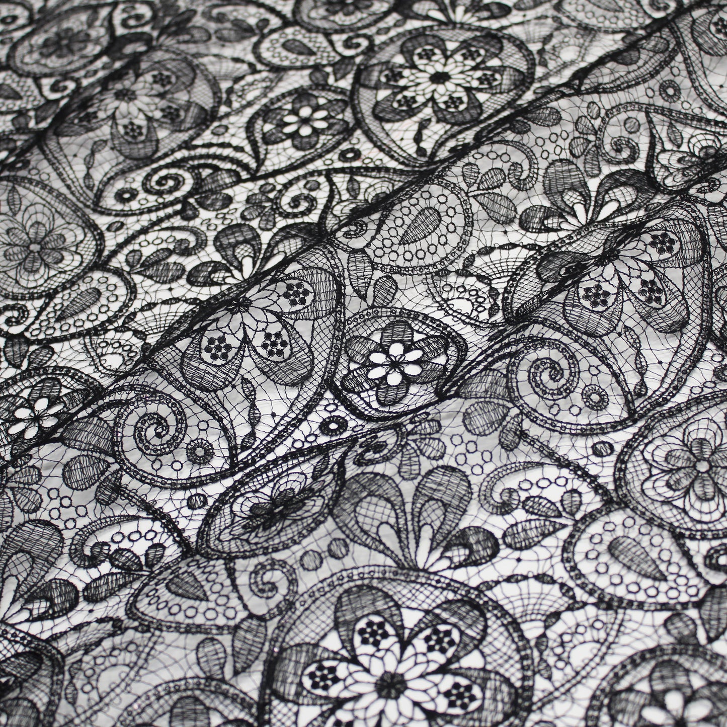 Rete Doppio Bordo Effetto Pizzo Ricamata con Paisley e Paillettes