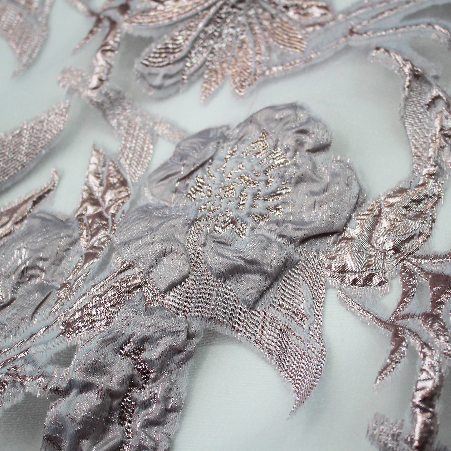 Tessuto Broccato con base in Organza e Fiori