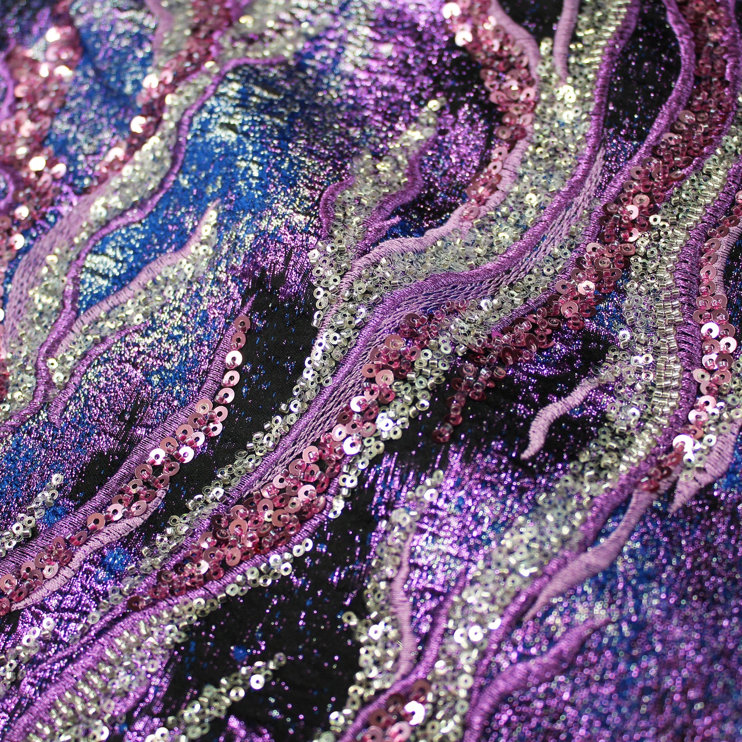 Tessuto Broccato Ricamato con Coralli e Paillettes Effetto Ramato