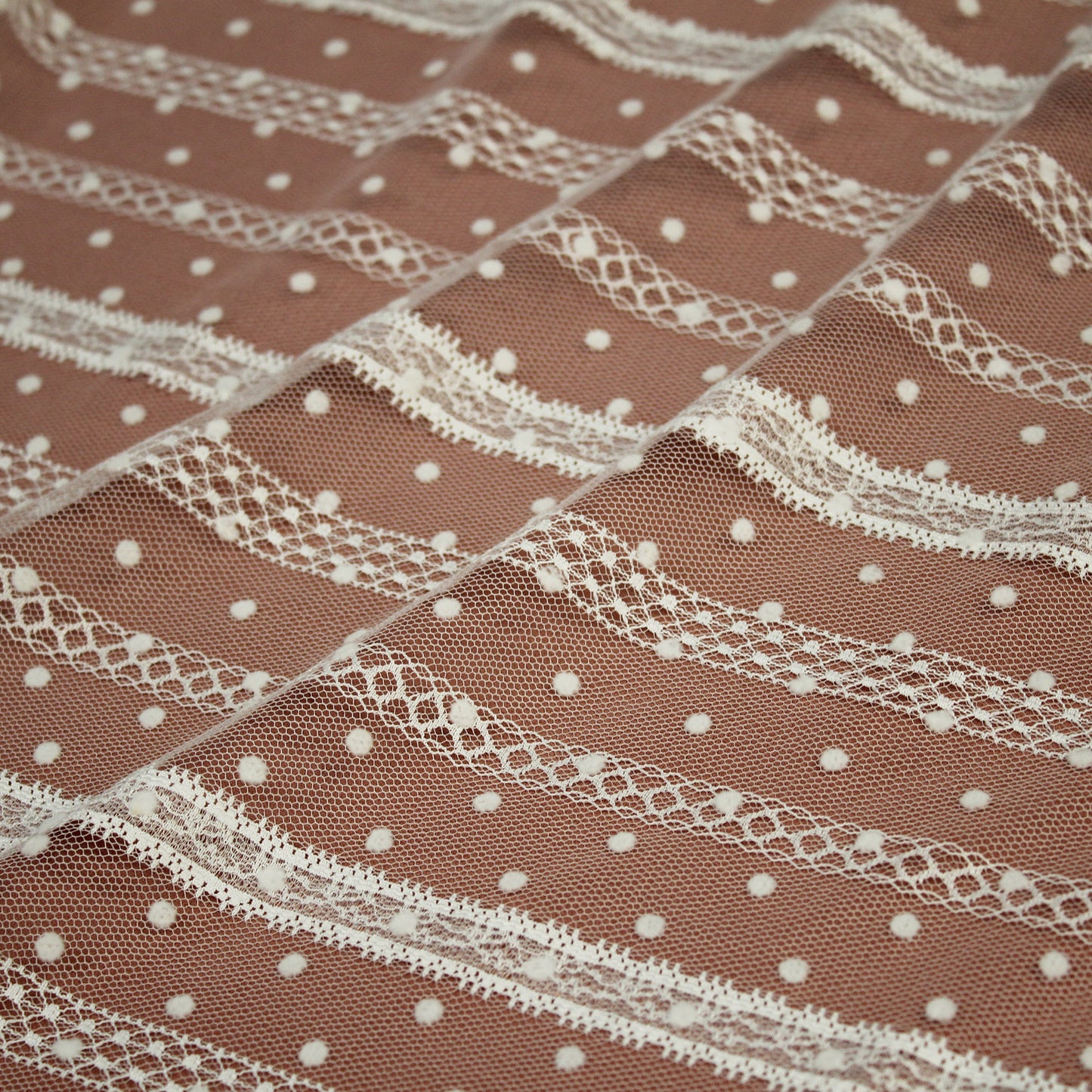 Tulle Flock Pois con Ricamo ad Effetto Nastro