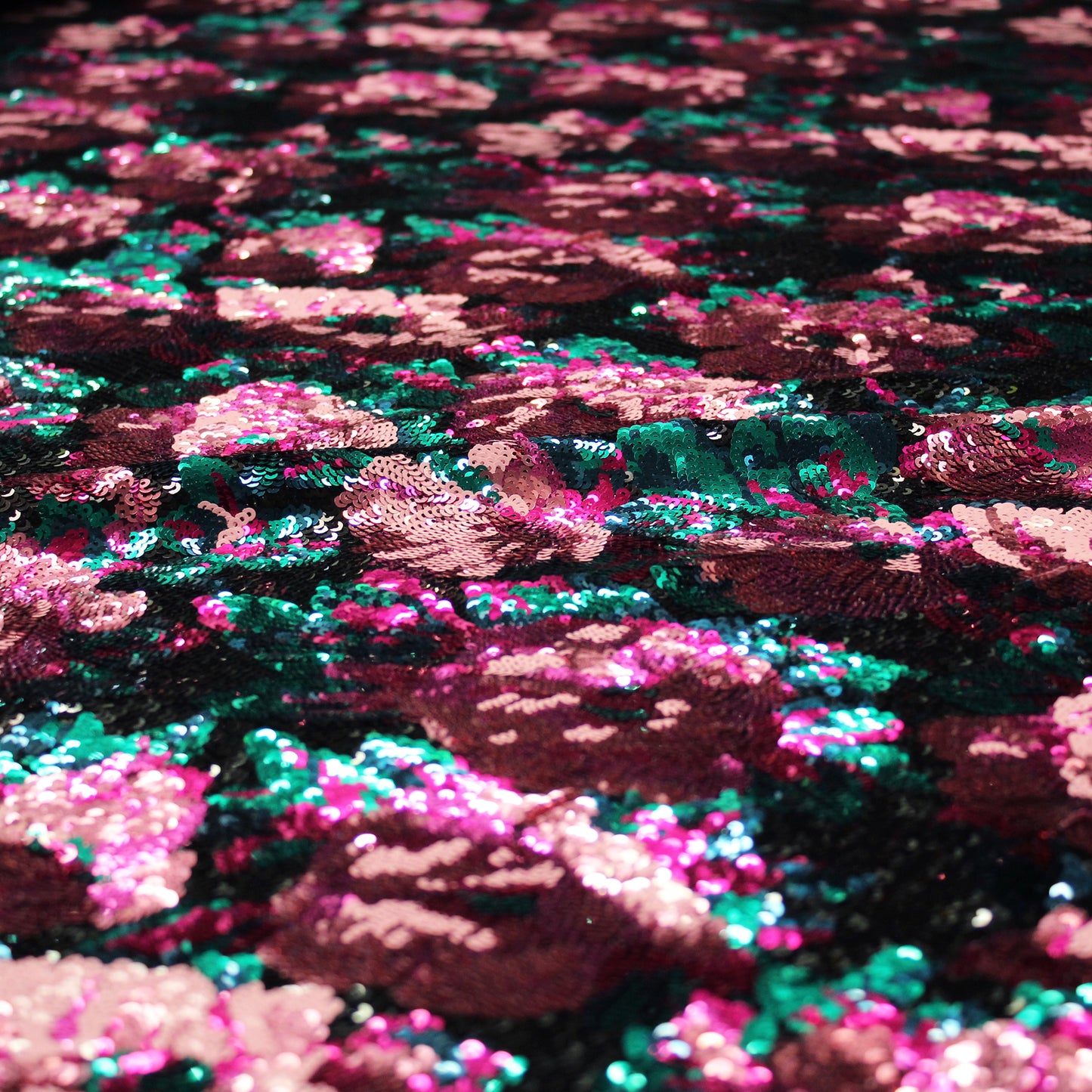 Tulle Nero Ricamato con Paillettes a Campo Pieno con Fiori Grandi Multicolor