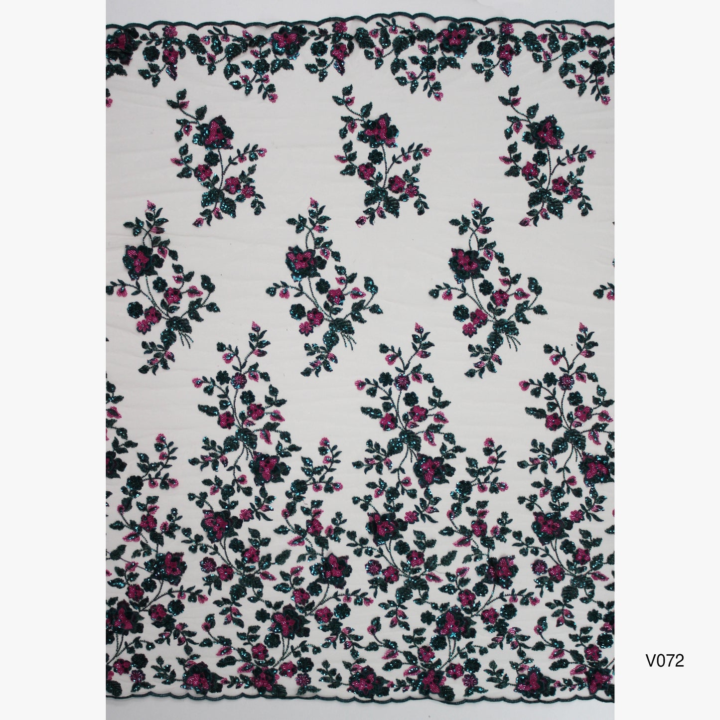 Tulle Ricamato con Degradè di Fiori 3D, Paillettes e Coralli