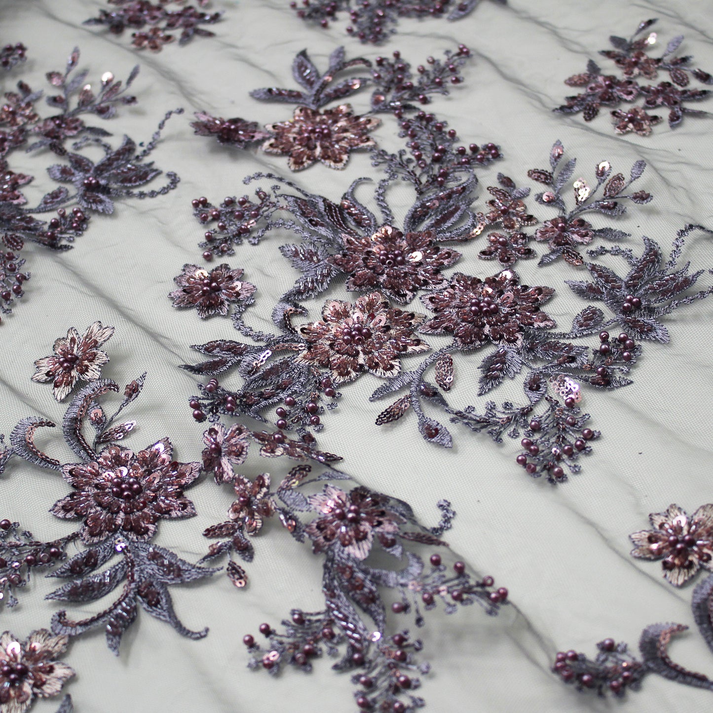 Tulle Ricamato a Filo con Fiori a Stella, Paillettes, Coralli e Perline