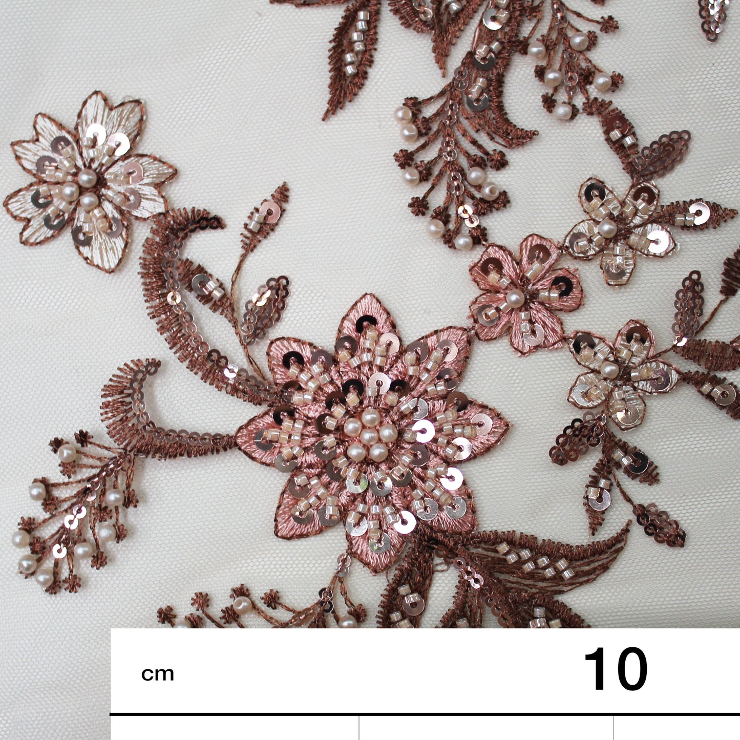 Tulle Ricamato a Filo con Fiori a Stella, Paillettes, Coralli e Perline