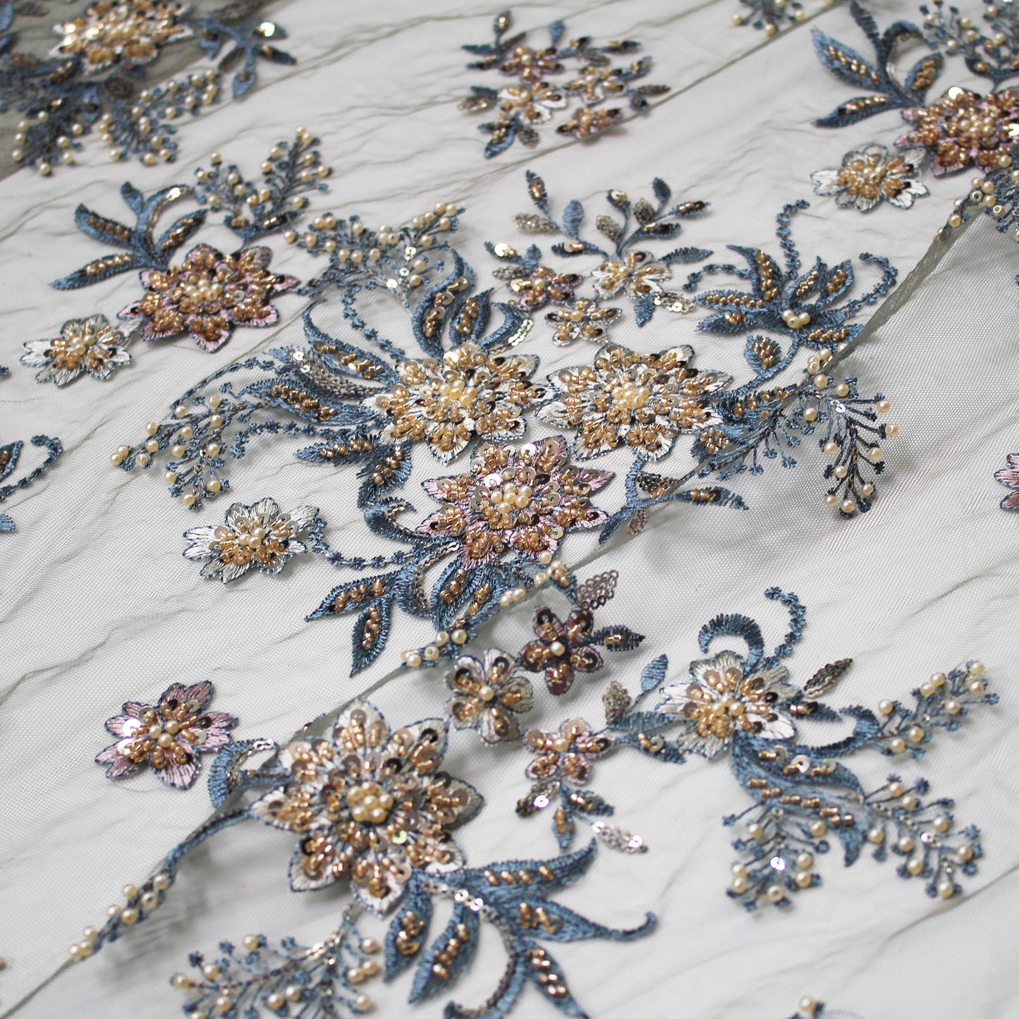Tulle Ricamato a Filo con Fiori a Stella, Paillettes, Coralli e Perline