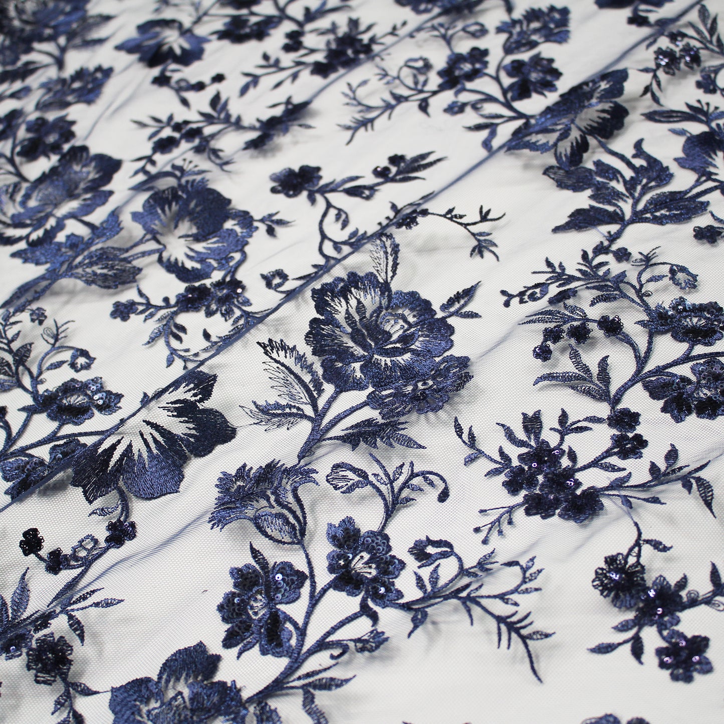 Tulle Ricamato a Filo Lucido con Fiori di Paillettes