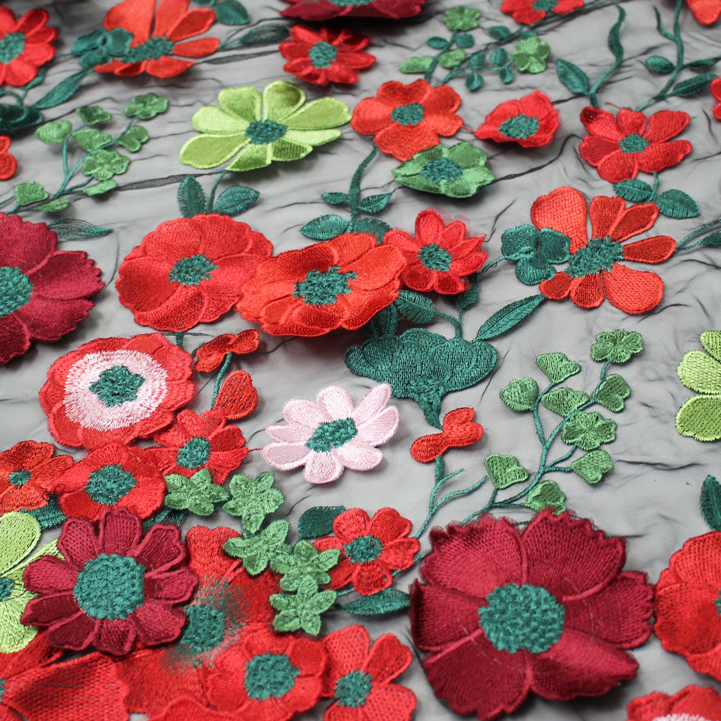 Tulle Ricamato con Fiori 3D Multiforme e Foglie