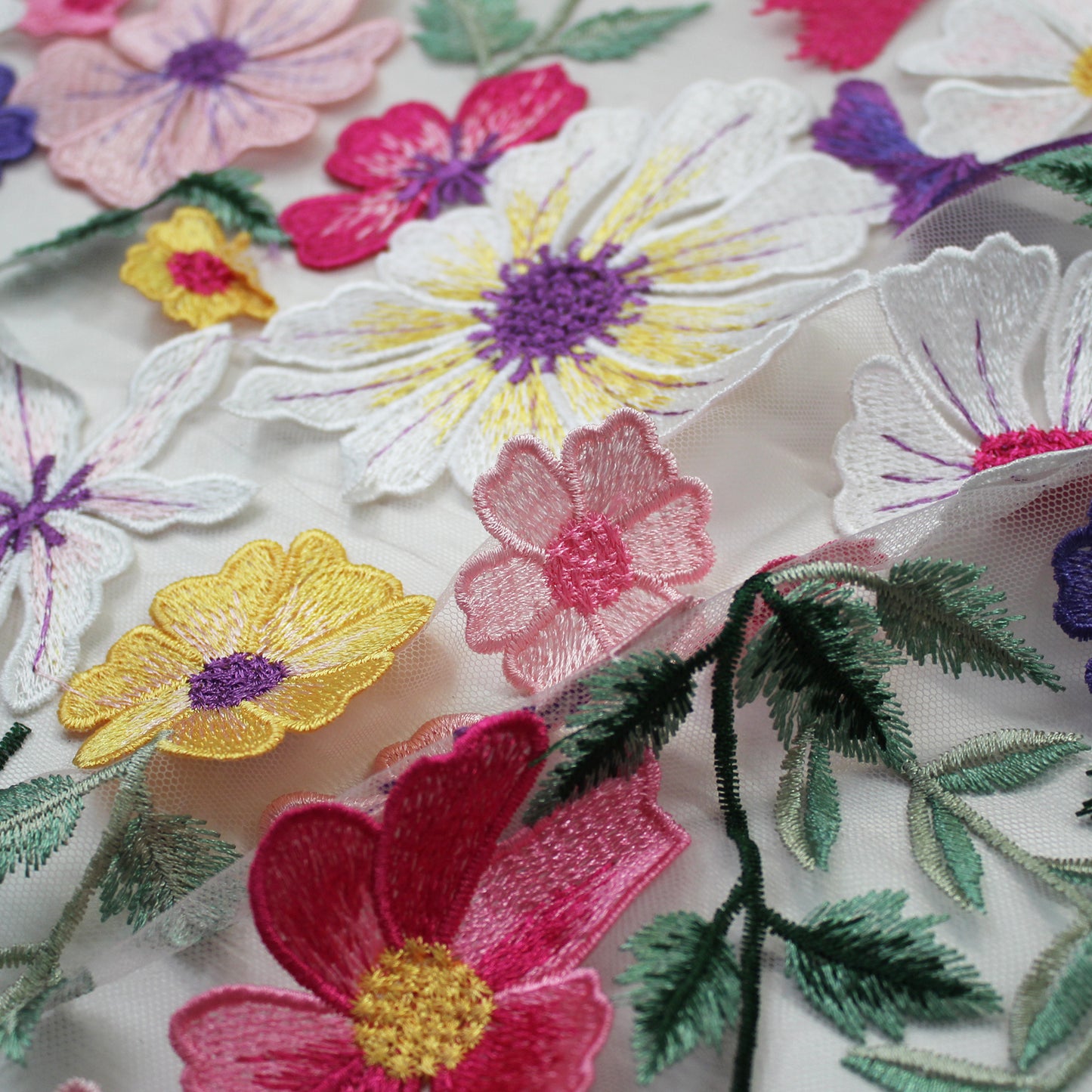 Tulle Ricamato con Fiori a Rilievo Multicolor