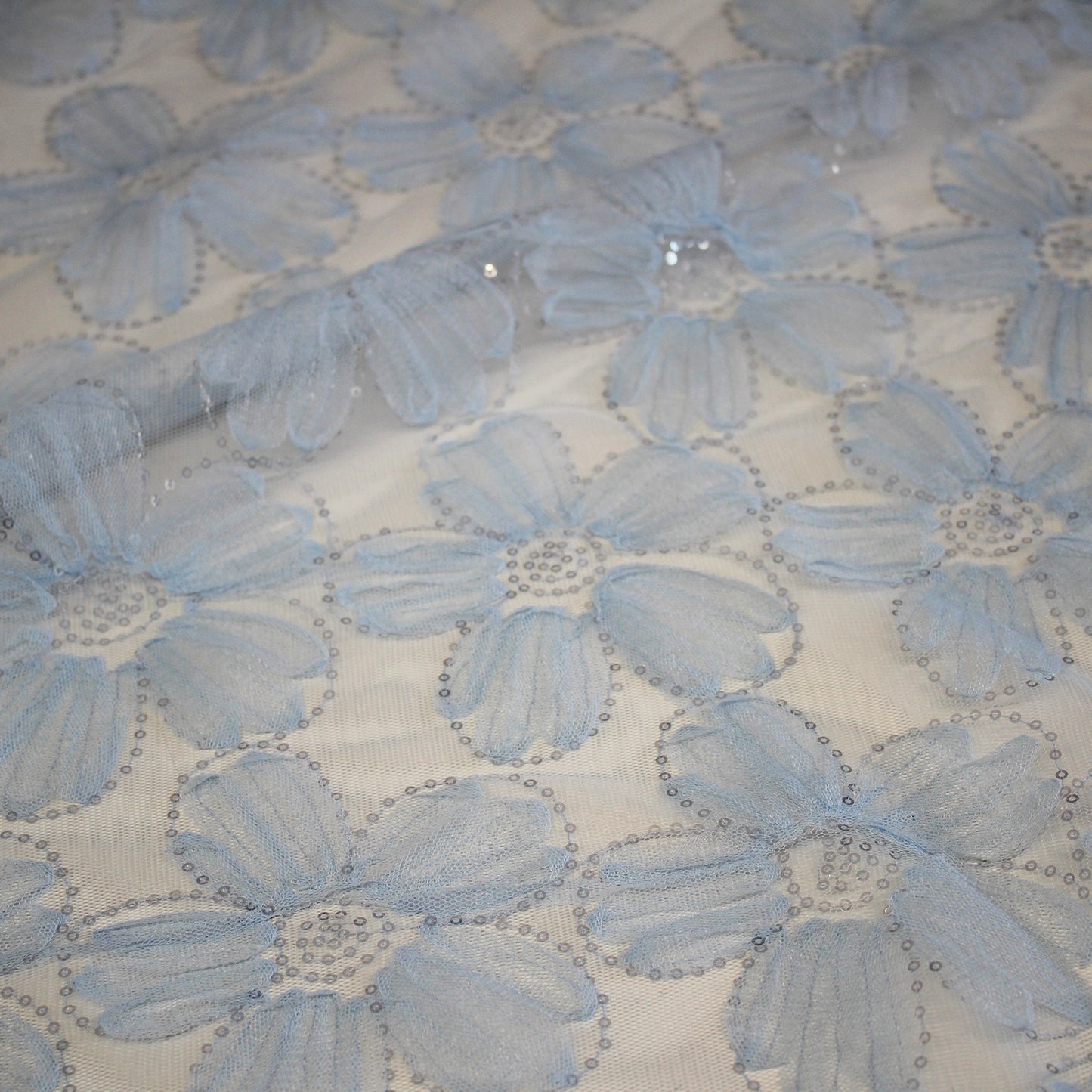 Tulle Ricamato con Fiori in Tulle e Paillettes
