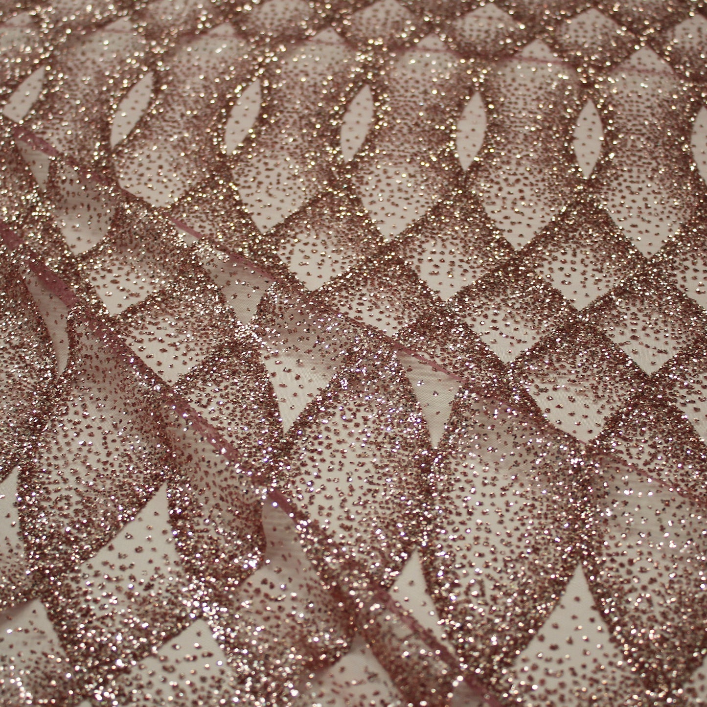Tulle Ricamato Glitter con Intreccio di Onde Regolari e Motivo Geometrico