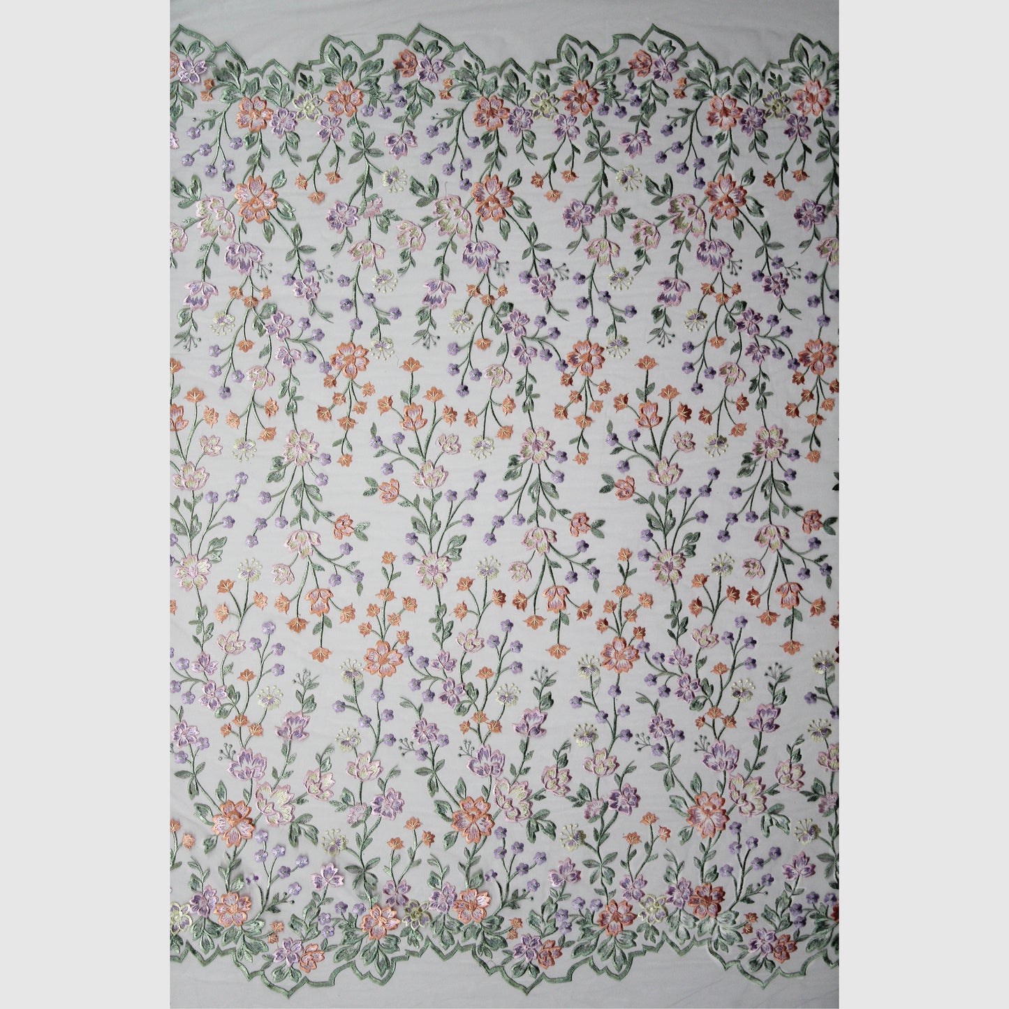 Tulle Ricamato Lavanda con Fiori Pesco in Lurex