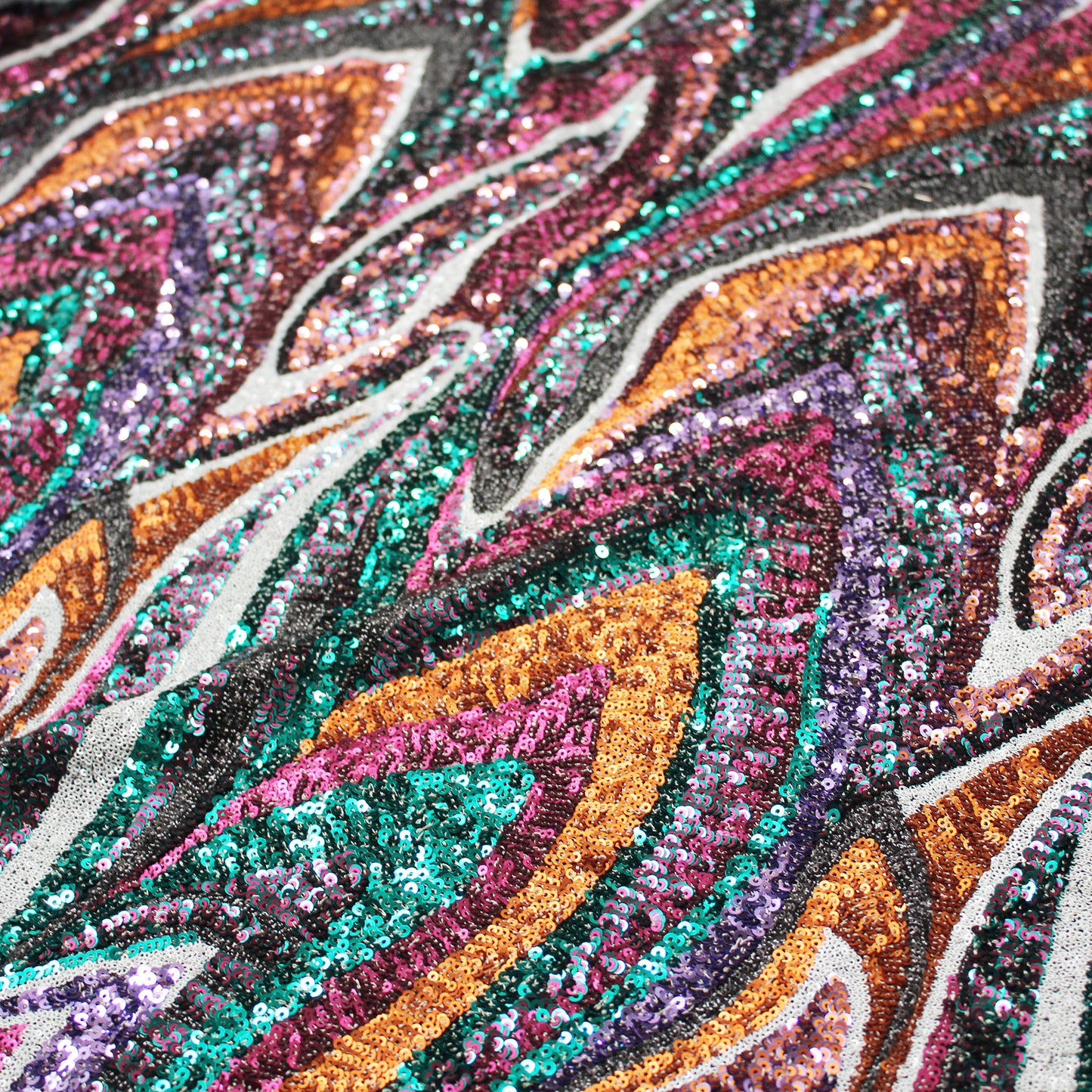 Tulle Ricamato con Paillettes a Campo Pieno ad Archi Irregolari