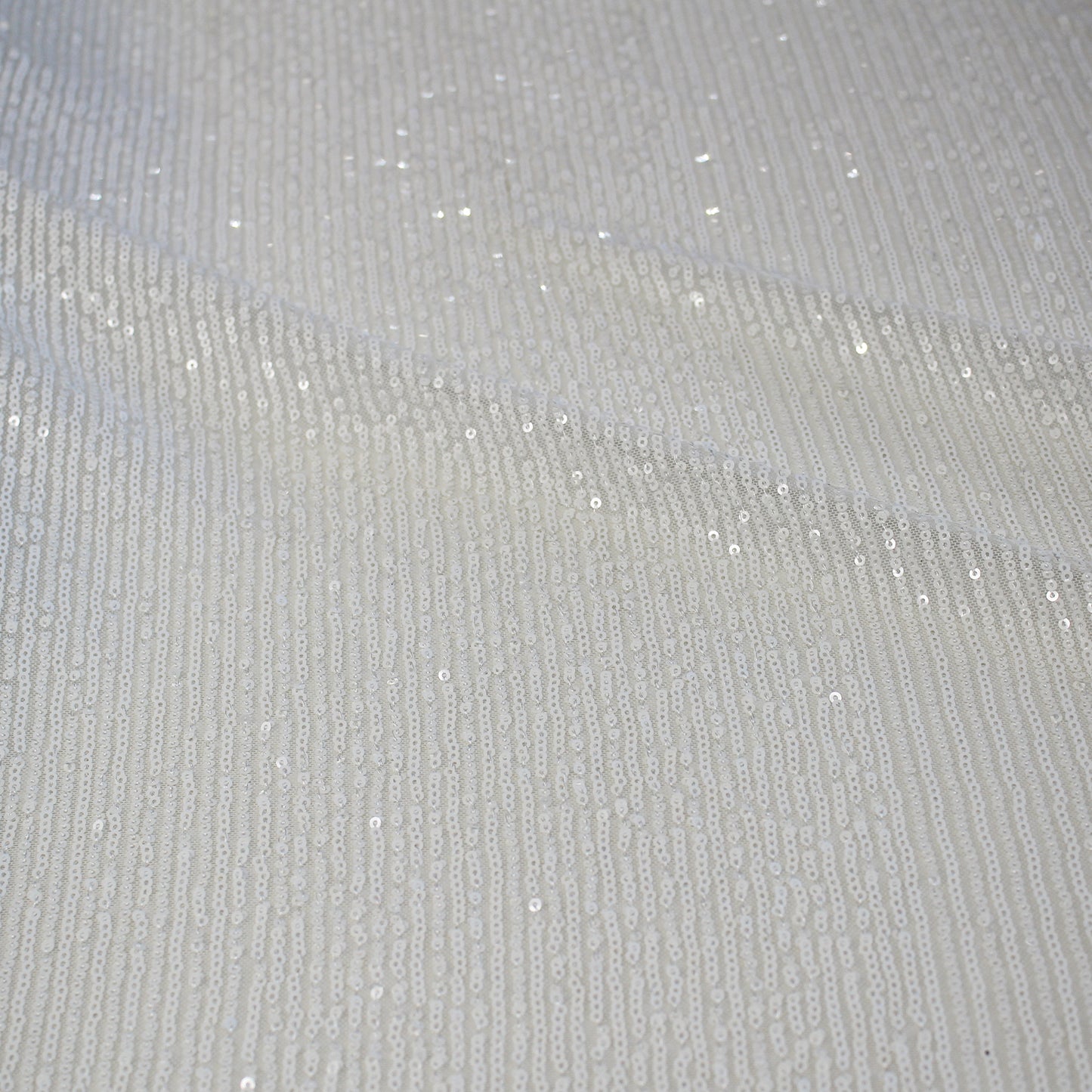 Tulle Ricamato con Paillettes Tono su Tono a Campo Pieno