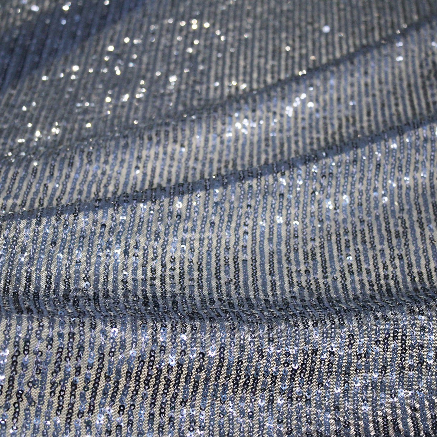Tulle Ricamato con Paillettes Tono su Tono a Campo Pieno