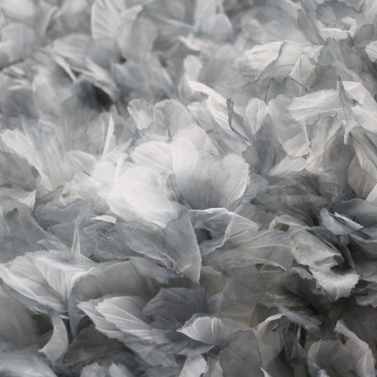 Tulle Ricamato con Petali di Fiori in Organza Multicolor