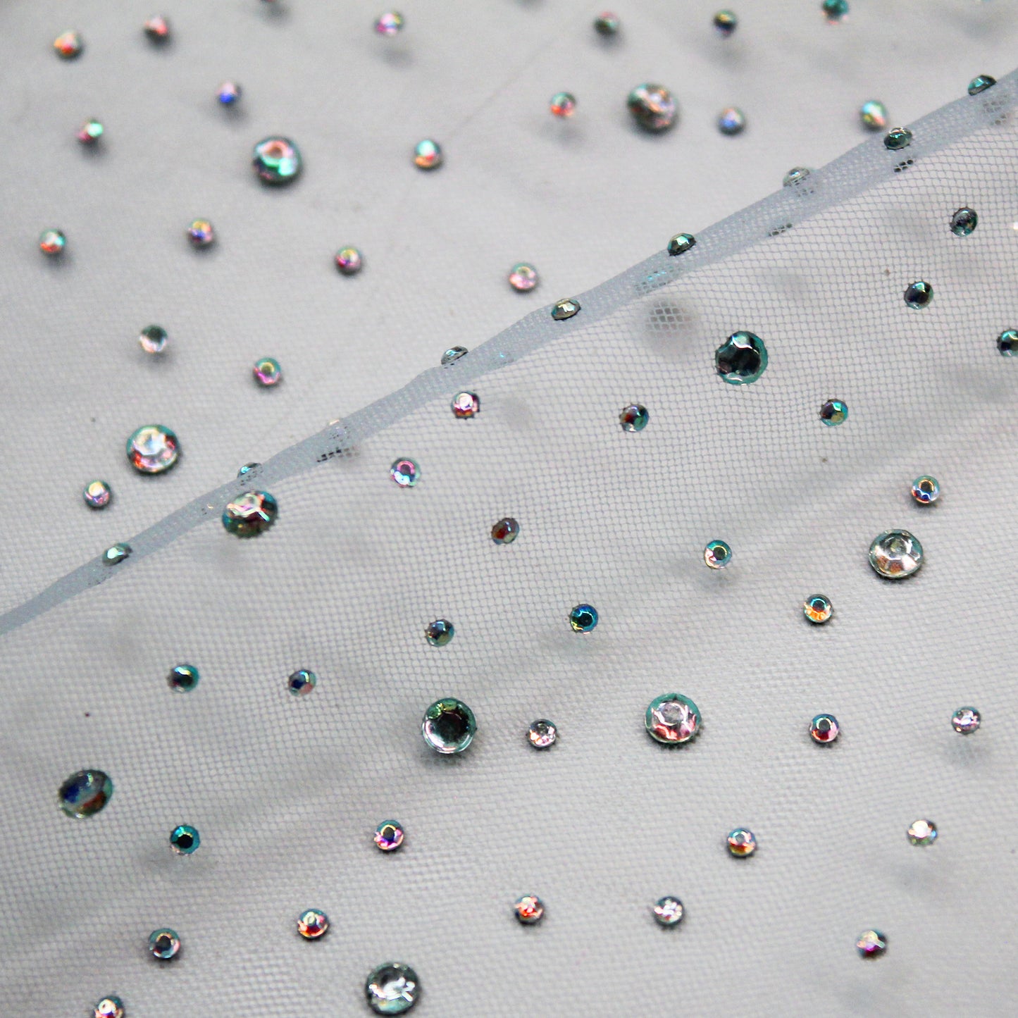 Tulle Ricamato con Strass Multicolor