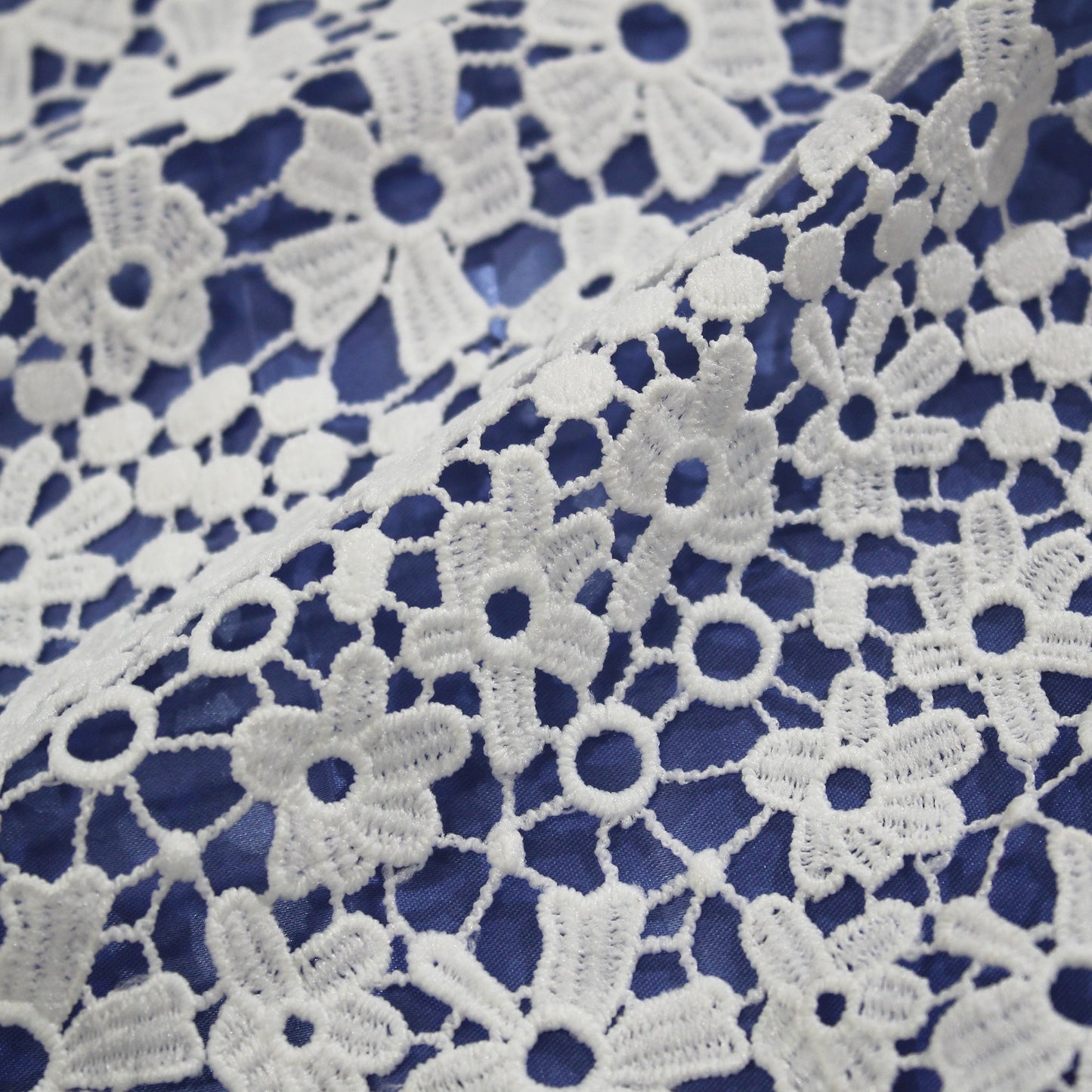 Pizzo Macramè con Fiori a Campo Pieno