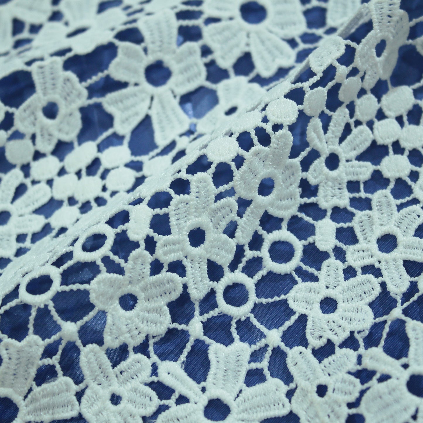Pizzo Macramè con Fiori a Campo Pieno