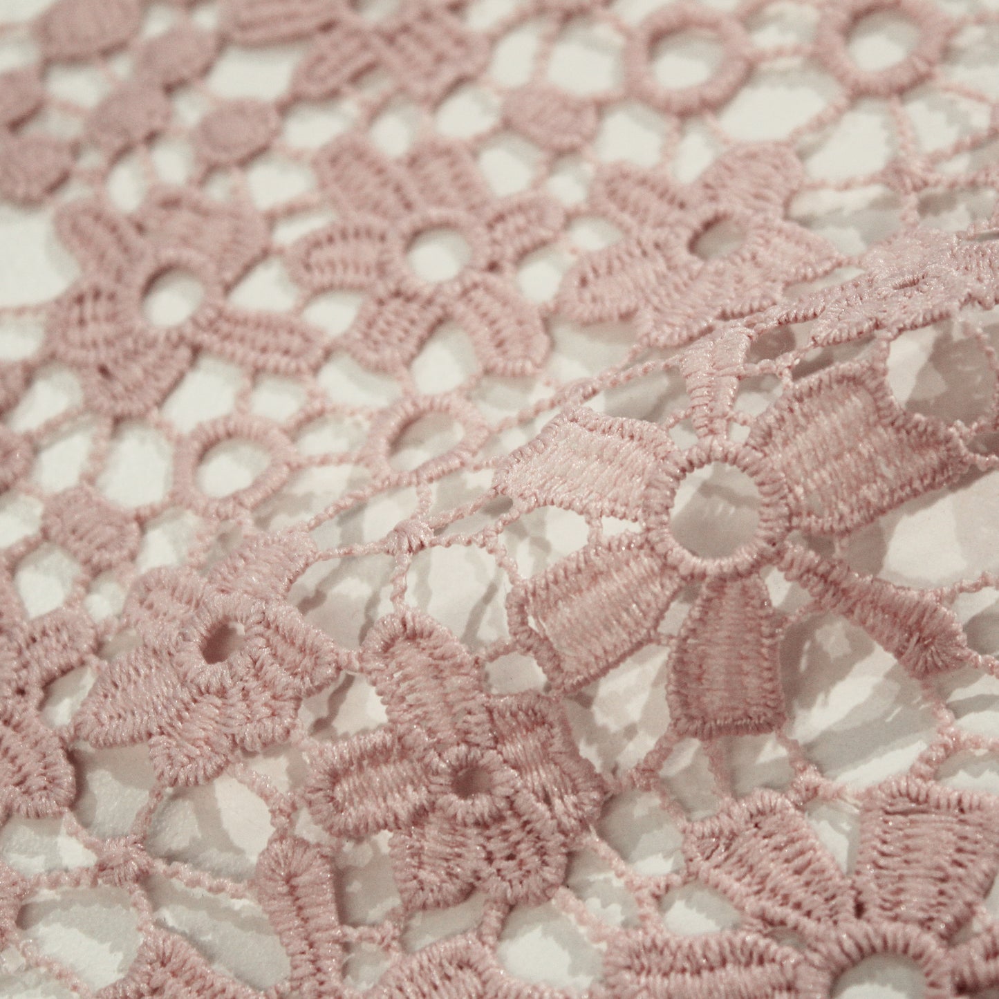 Pizzo Macramè con Fiori a Campo Pieno