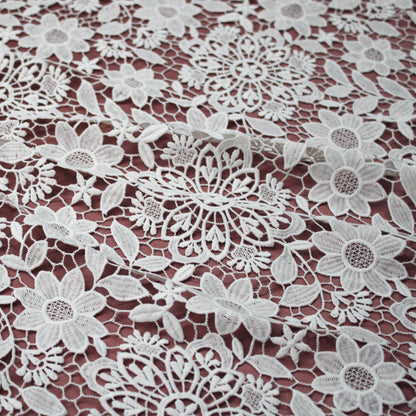 Macramé Lace with Multiform Flowers