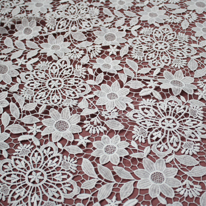 Macramé Lace with Multiform Flowers