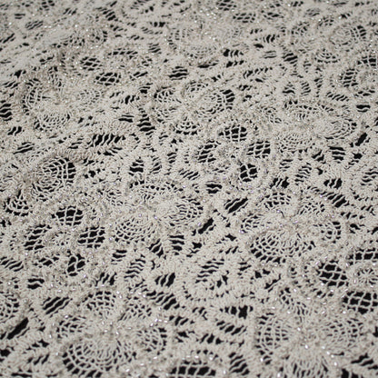 Macramé Lace with Flowers and Corals