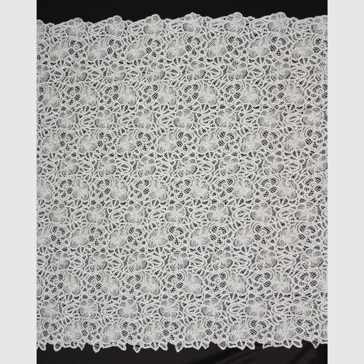 Macramé Lace with Flowers and Corals