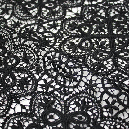 Macramé Lace with Rosette Motif