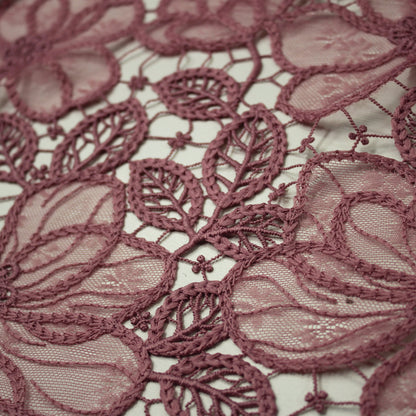 Pizzo Macramè con Petali di Fiori in Pizzo Chantilly