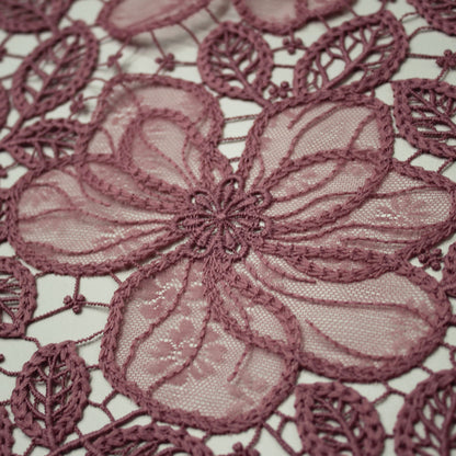 Pizzo Macramè con Petali di Fiori in Pizzo Chantilly