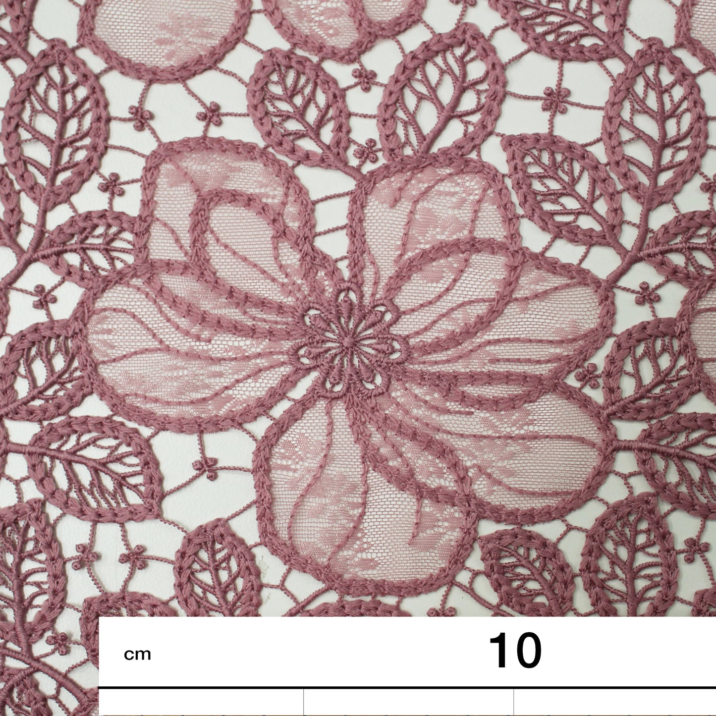 Pizzo Macramè con Petali di Fiori in Pizzo Chantilly