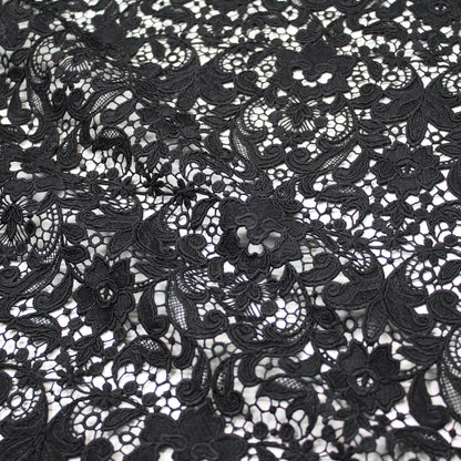 Pizzo Macramè Ricamato e Rebrodato con Fiori