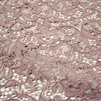 Pizzo Macramè Ricamato e Rebrodato con Fiori