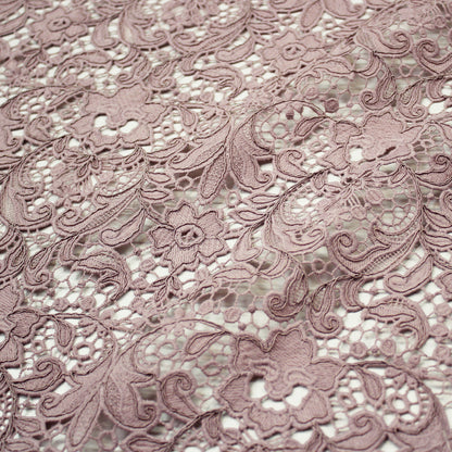 Pizzo Macramè Ricamato e Rebrodato con Fiori