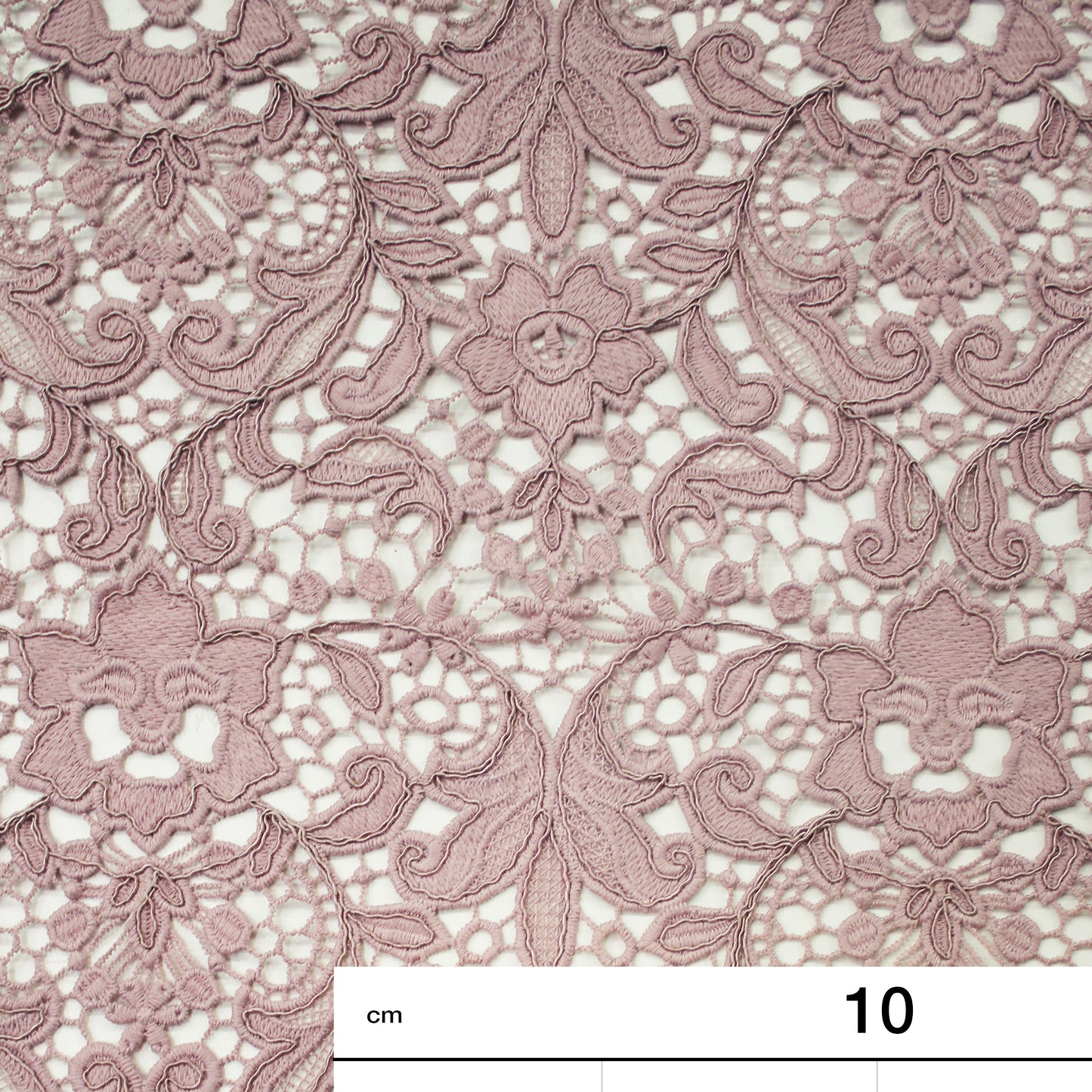 Pizzo Macramè Ricamato e Rebrodato con Fiori