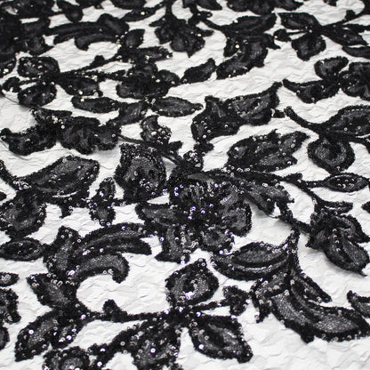 Pizzo Ricamato con Fiori di Pailletes Iridate e Lucide