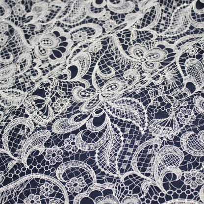 Pizzo Ricamato con Fiori e Paillettes