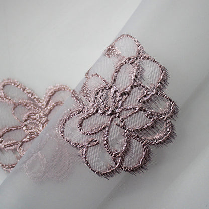 Tessuto Broccato con Base in Organza e Fiori Sparsi
