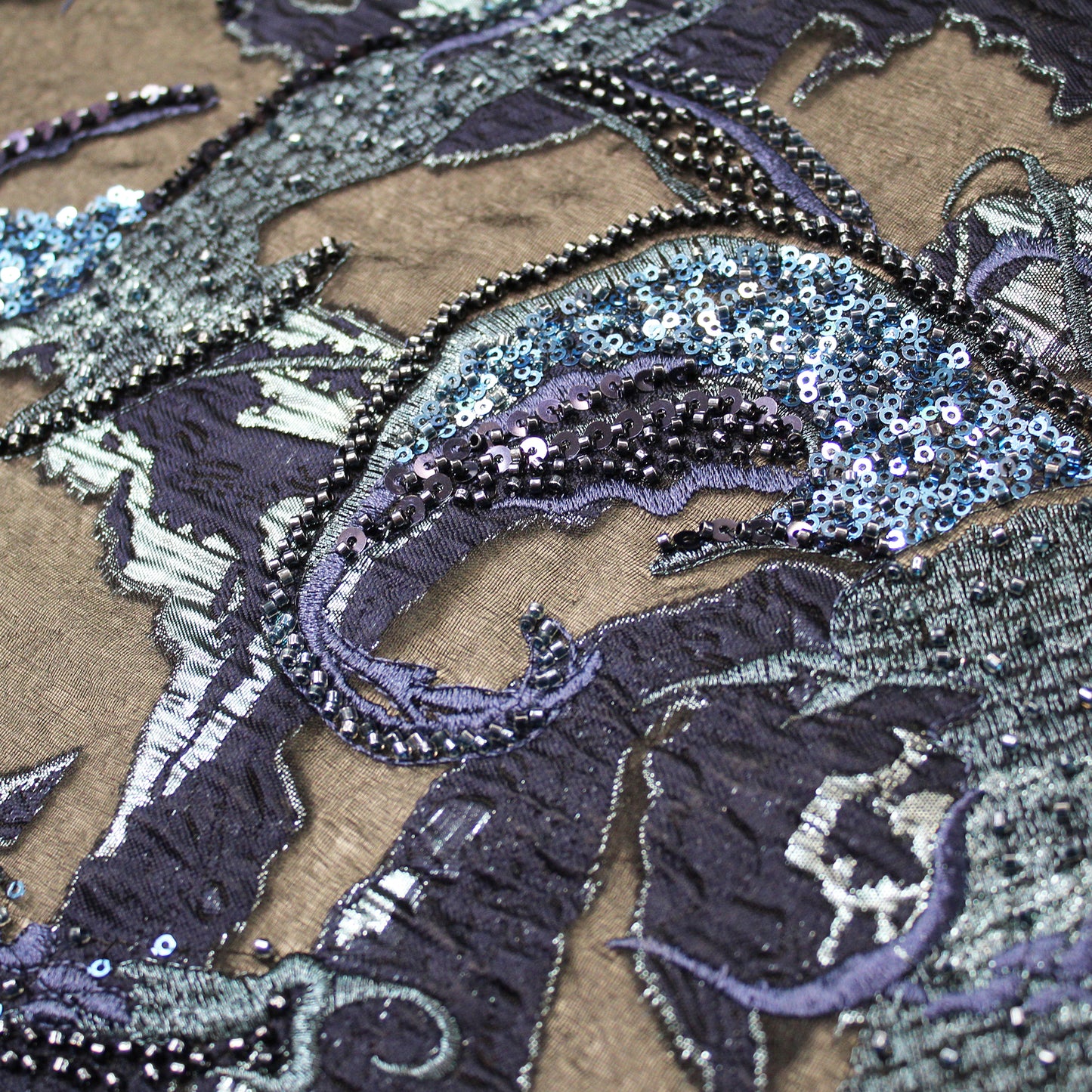 Tessuto Broccato con Motivo Astratto, Paillettes e Perline